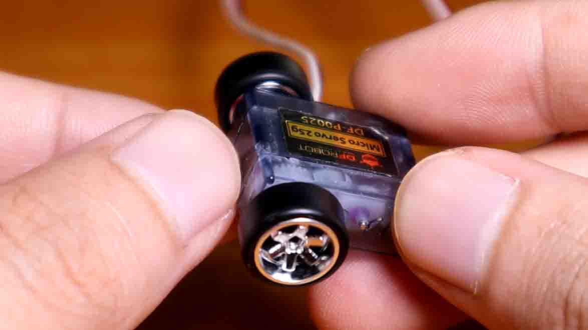 Small car engine from 3.7g servo